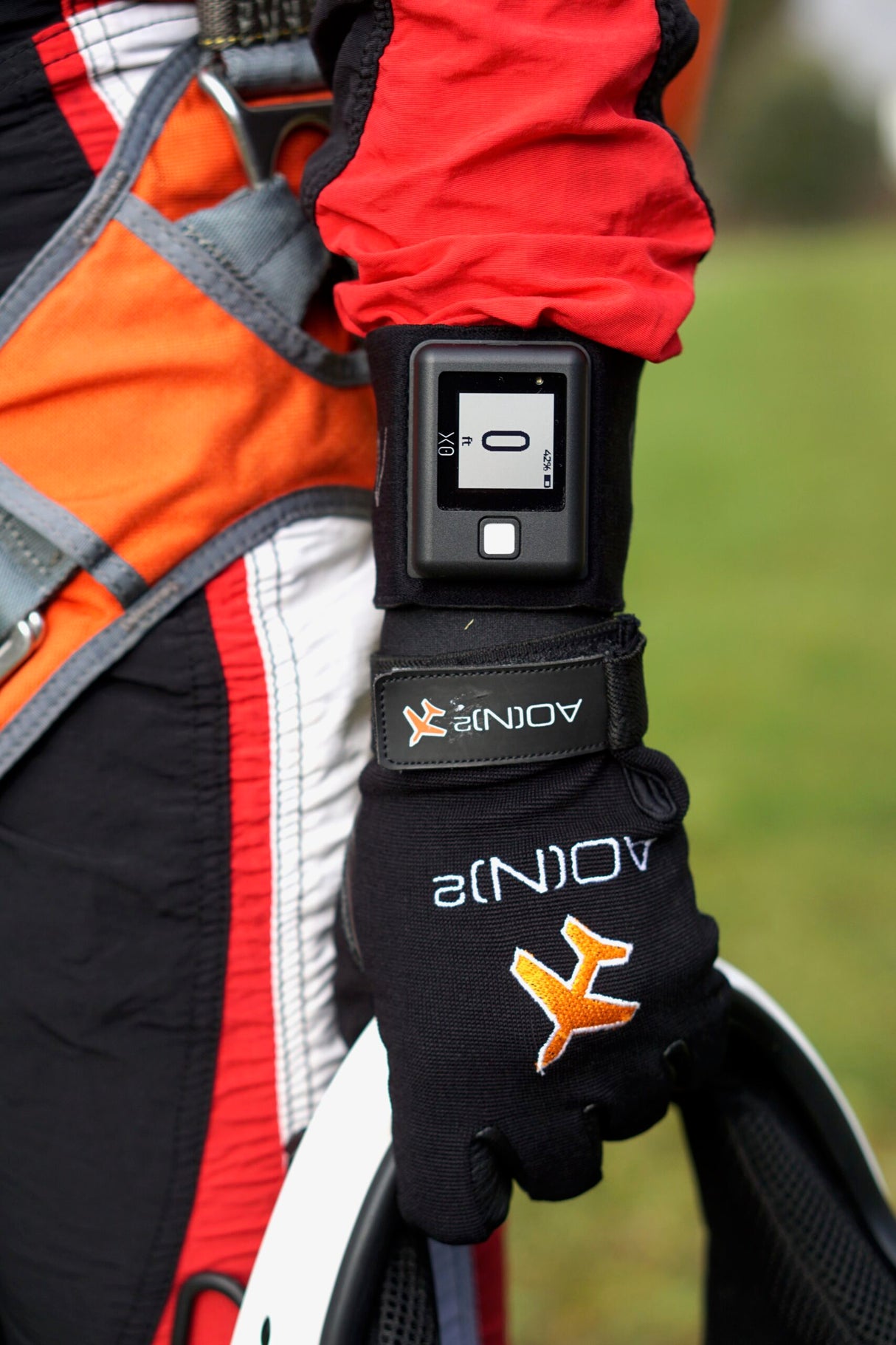 AON2 X0 digital altimeter wrist display