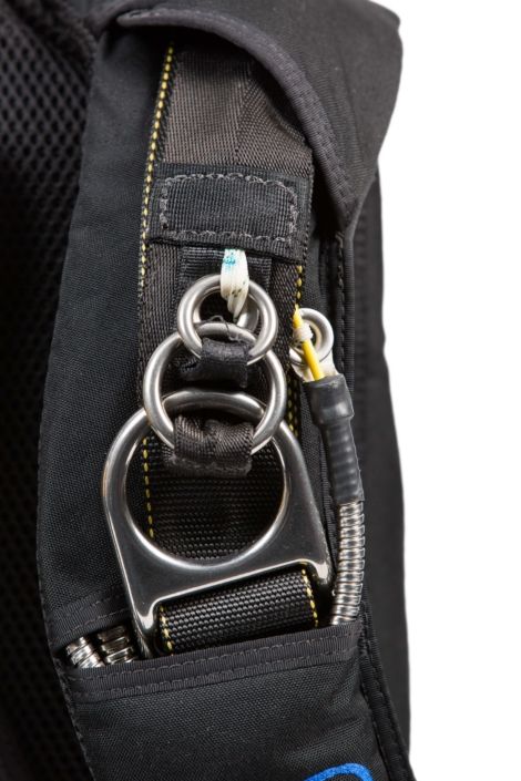 UPT reference image showing Type 8 large-ring risers with wider webbing and larger connector rings.